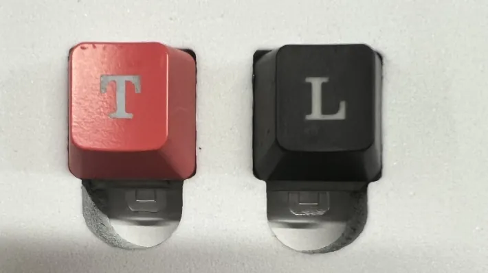 Tasti di tastiera in ABS con lettere incise