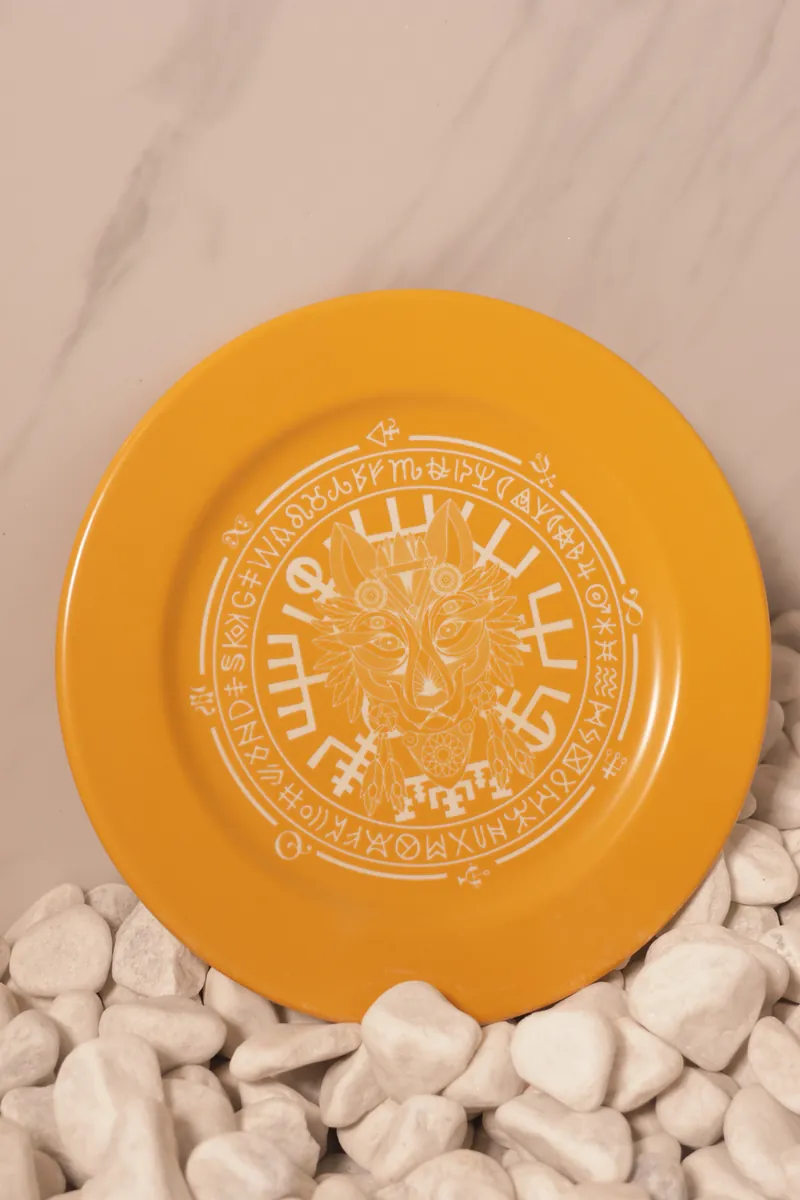 Piatto in ceramica con decoro vettoriale inciso