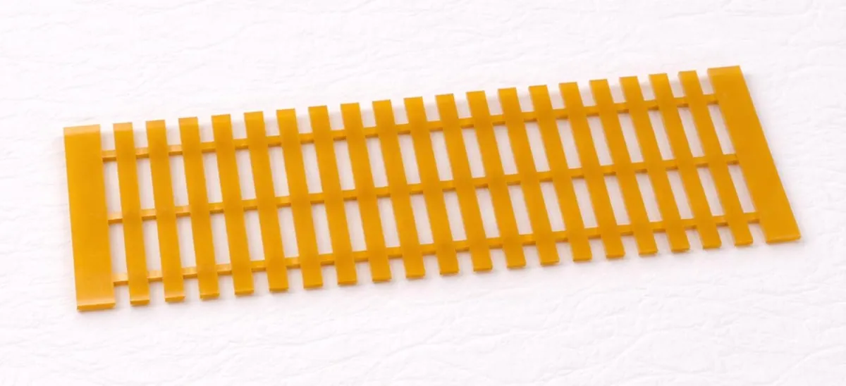 Sagoma tagliata in un film plastico arancione