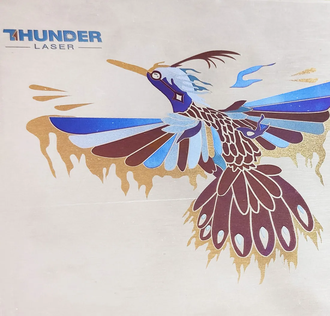 Esempio di lavorazione con MARCATORE LASER FIBRA THUNDER AURORA MOPA: marcatura a colori su titanio