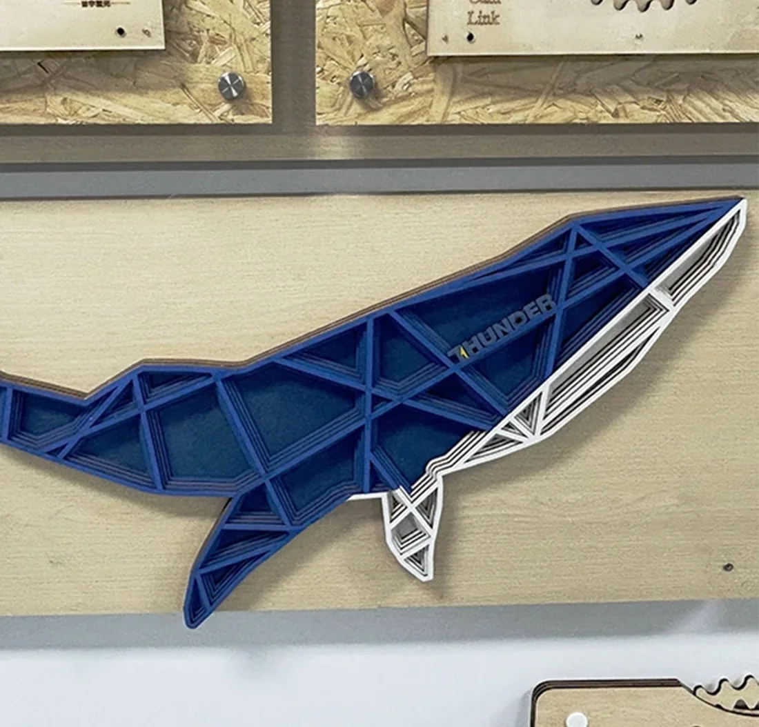 balena in plexiglass tagliata a strati (Thunder Nova Plus)